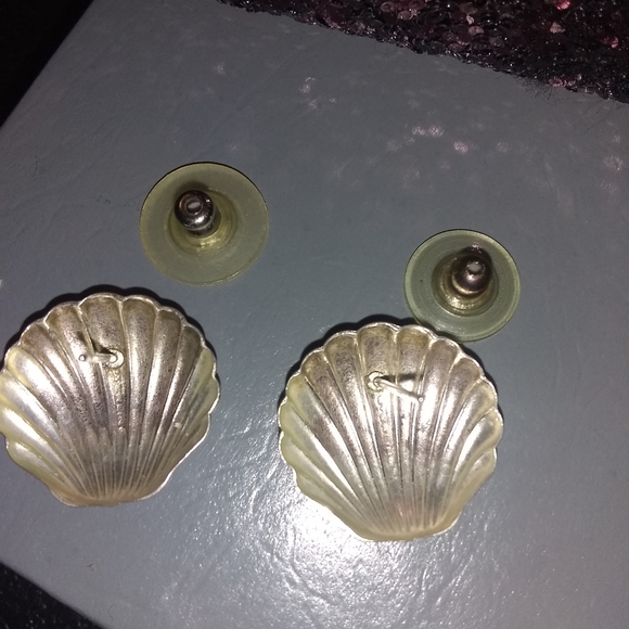 VINTAGE!/ STERLING SEASHELL POST EARRINGS β€οΈ - Picture 5 of 14